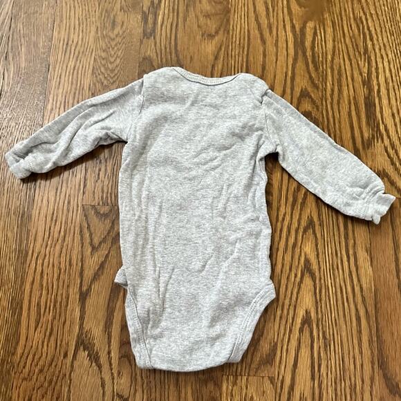 Carter’s blue and grey onesie bodysuit bundle, size 6 month (set of 3) - Picture 3 of 8